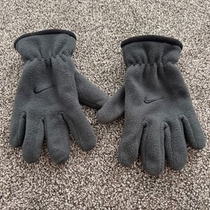 Youth Nike gray fleece gloves